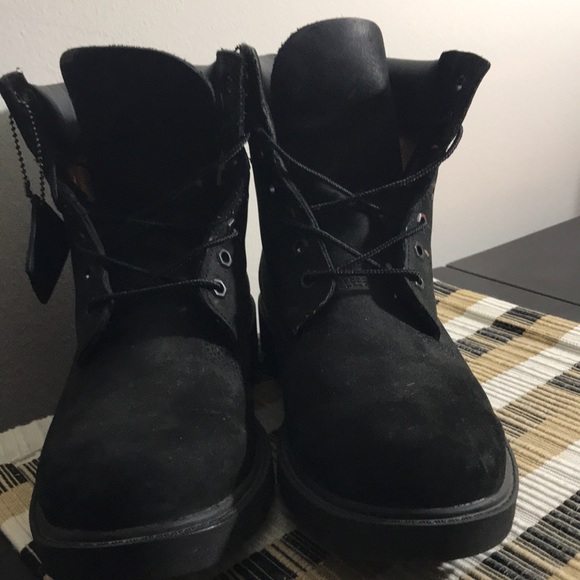 Men’s All Black Timberland boots (size 9.5) - Picture 2 of 5